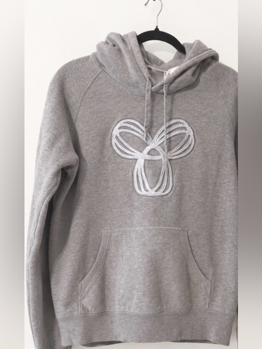TNA Embroidered Logo Pullover Hoodie – Women’s Medium